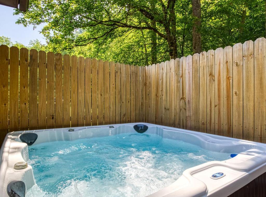 Black Bear Falls - With An In-Law Suite Gatlinburg Exterior foto