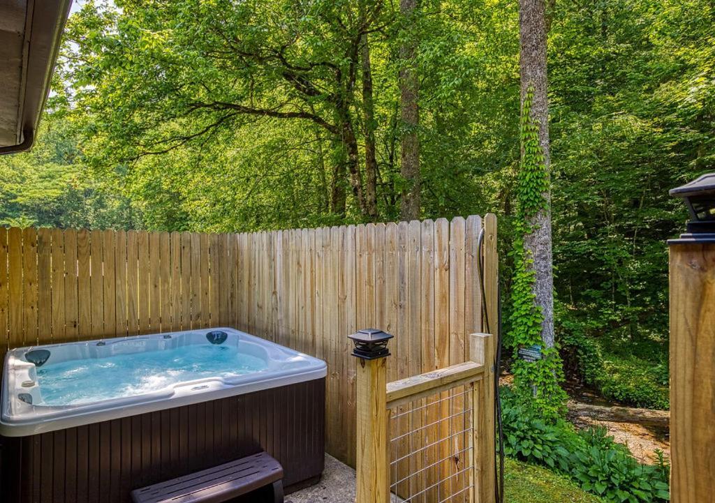 Black Bear Falls - With An In-Law Suite Gatlinburg Exterior foto