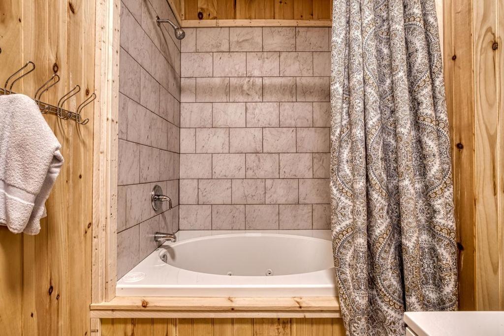 Black Bear Falls - With An In-Law Suite Gatlinburg Exterior foto